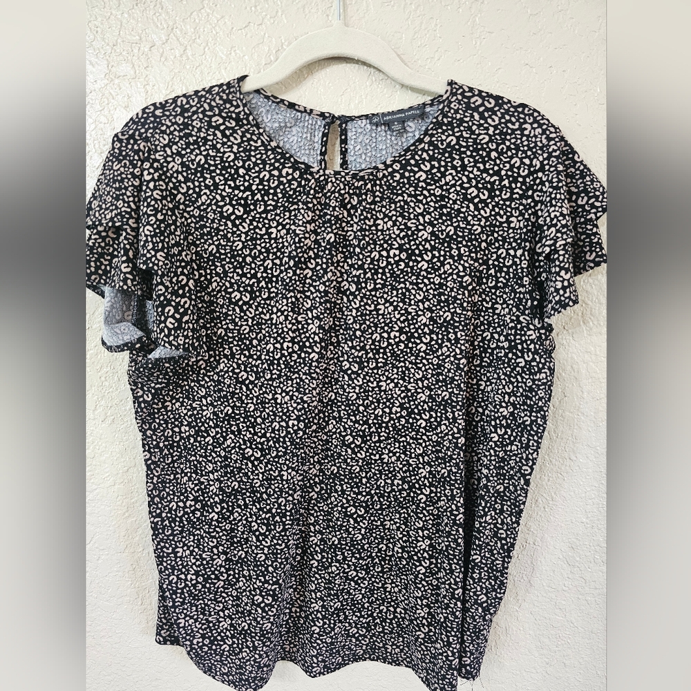 🔸️5 FOR $25 Adrianna Papell Black and Tan Patterned Blouse